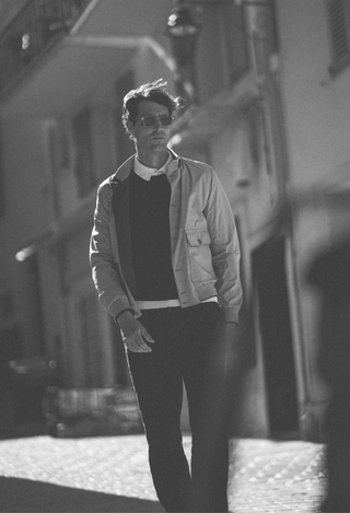 Fedeli Italian menswear jacket styled in an elegant streetwear look, mobile format.